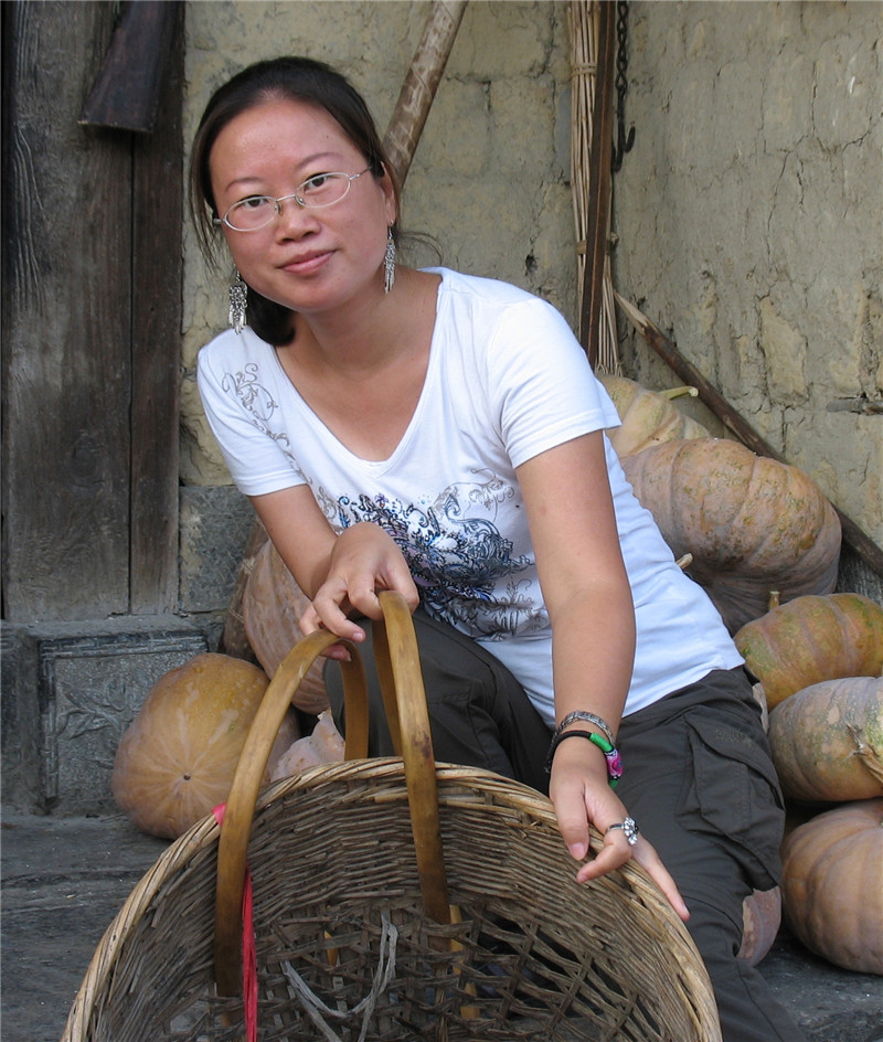 单春晓   毕业于清华大学美术学院艺术设计专业.